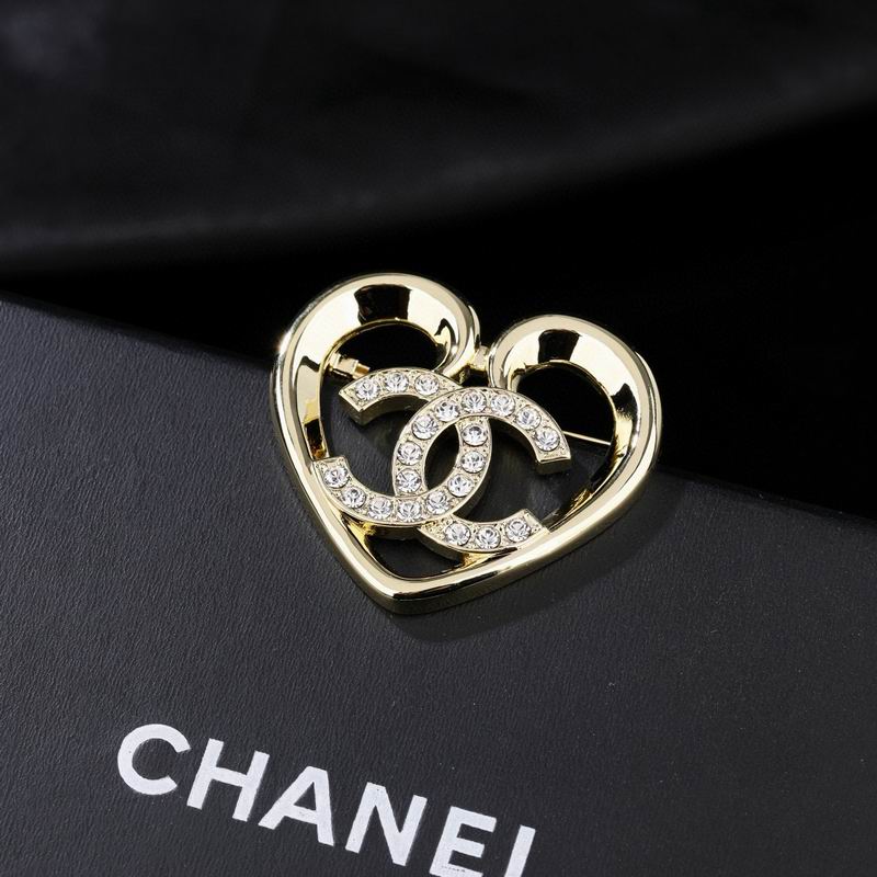 Chanel Brooch 03yxs362